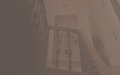 Une maison de caractère à vendre qui a besoin de réfections intérieures & extérieures soignées…